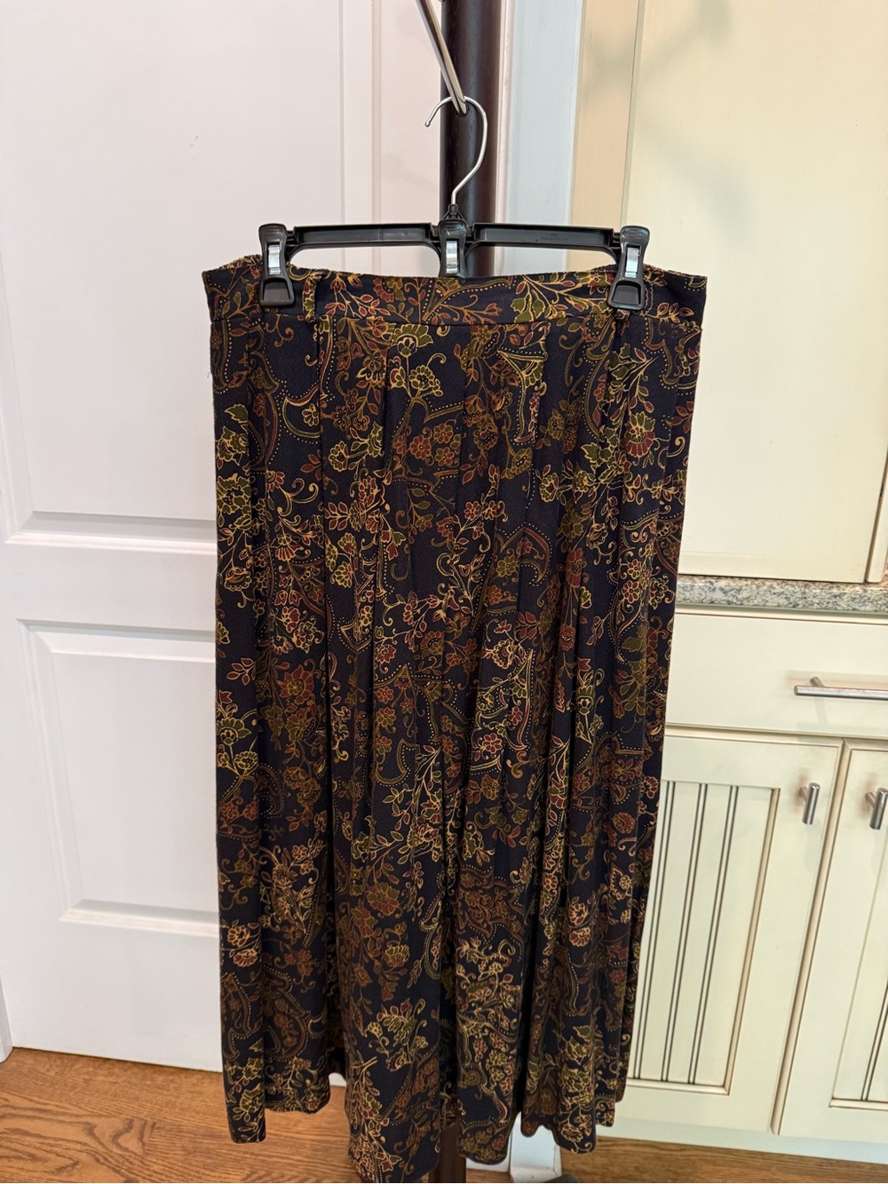 Sag Harbor Vintage Black Floral Midi Skirt with Autumn Paisley Print